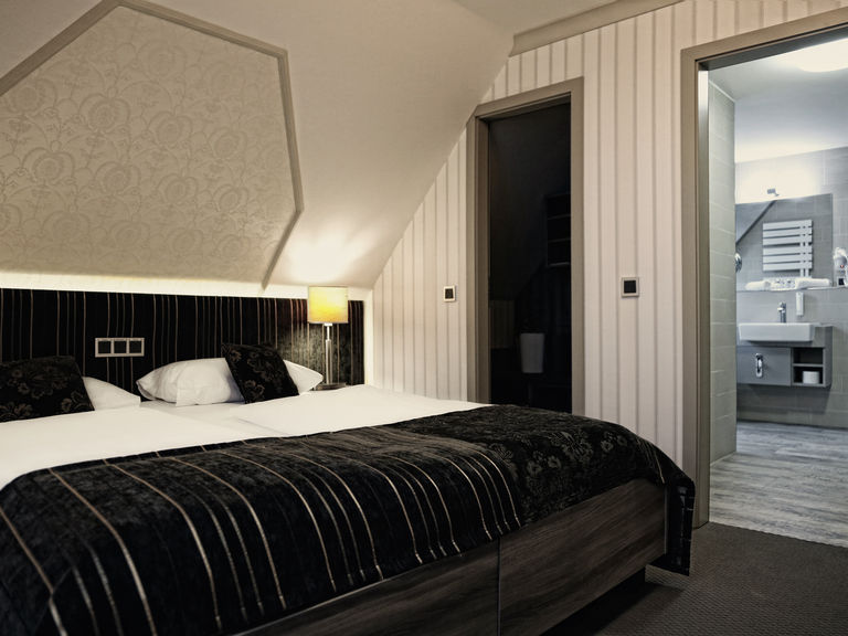 Suite/n A