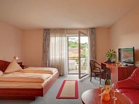 3 Tage Romantische Kuschelauszeit inkl. Sekt & Sauna für Zwei in der Region Rhein - Hunsrück - Nahe