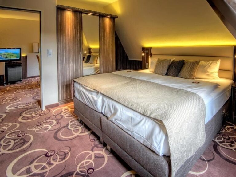 Suite/n A