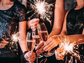 Silvester unter Freunden – Feiern, statt allein sein