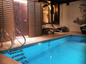 Quicky-Wellness im Rheingau inkl. Dinner & Rosenblütenbad