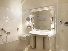 Wellness & Luxusangebot im Weserbergland inkl. HP & Massage | 3 Tage
