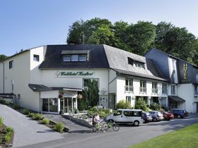 Ihre kleine Auszeit in der Eifel l eine Nacht mit Frühstück und Wellness