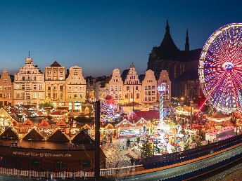 Rostocker Weihnachtsmarkt- Glühweinduft und Lichtzauber 
