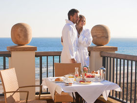 Ihre Luxusauszeit direkt am Strand inkl. Dinner