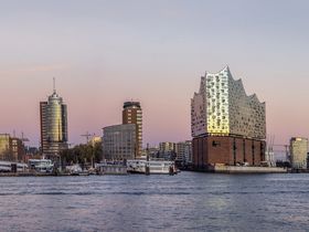 Hamburg mit Gefühl im 4****S Hotel inkl. romantischem Dinner I 3 Tage