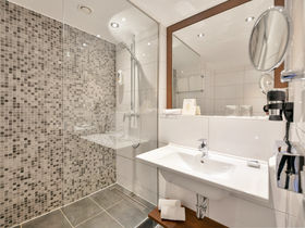 Sleep & Relax - 2 Tage Kurzurlaub mit Tiefenwirkung - Mercure und Carolus Thermen