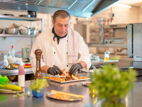 Sleep & Relax - 2 Tage Kurzurlaub mit Tiefenwirkung - Mercure und Carolus Thermen