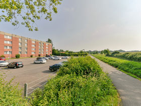 Sleep & Relax - 2 Tage Kurzurlaub mit Tiefenwirkung - Mercure und Carolus Thermen