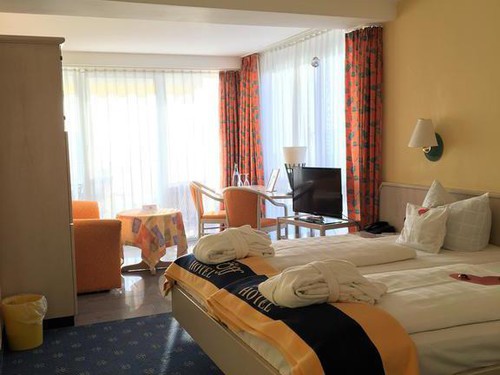 See Hotel Off
