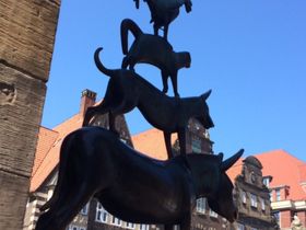 CELEBRATE, EAT & SLEEP!  Silvester 2025 in Bremen 