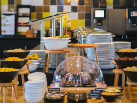 Wuppertal mit einer der ältesten Schwebebahn der Welt erkunden