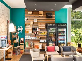 Wuppertal mit einer der ältesten Schwebebahn der Welt erkunden