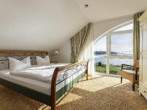 Nautilus Hotel &amp; Restaurant