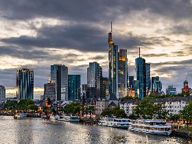 Cheers in Frankfurt – Kurzurlaub mit Bar-Feeling & Dinner | 3 Tage