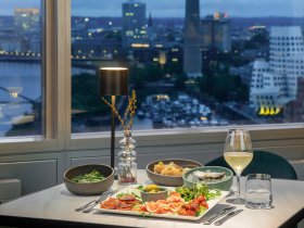 Dinner mit Ausblick in Düsseldorf - Kurzurlaub inkl. Abendessen
