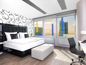 Dinner mit Ausblick in Düsseldorf - Kurzurlaub inkl. Abendessen