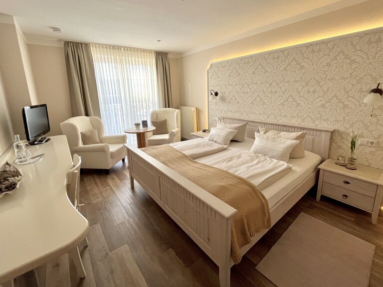 Doppelzimmer mit Balkon E