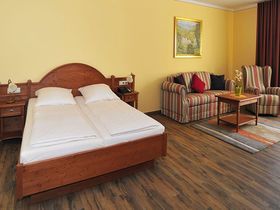 Porzellan und Wein in Meißen direkt an der Elbe