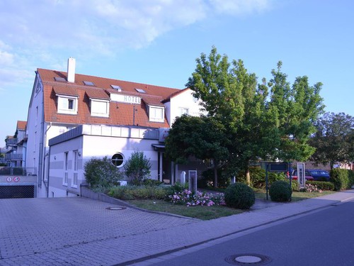 Check Inn Hotel