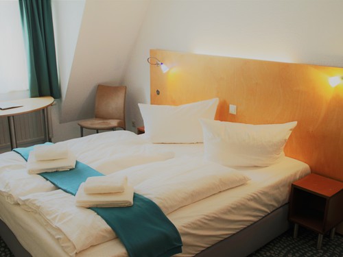 Check Inn Hotel