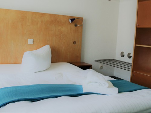 Check Inn Hotel