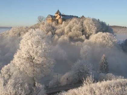 Weihnachten 2026 auf Schloss Waldeck am Edersee inkl. festlichen Abendmenüs 