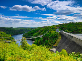 Nerven aus Drahtseil auf der Hängebrücke Titan RT im Harz