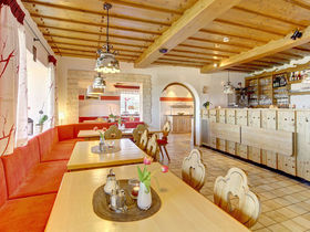 Especially for Two mit  Candle-Light-Dinner & Massage