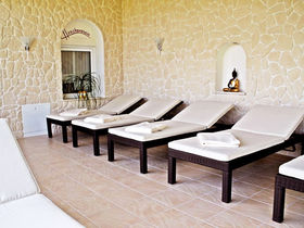 Especially for Two mit  Candle-Light-Dinner & Massage