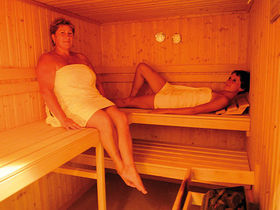 Especially for Two mit  Candle-Light-Dinner & Massage