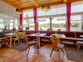 Especially for Two mit  Candle-Light-Dinner & Massage