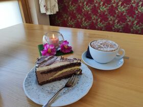 Especially for Two mit  Candle-Light-Dinner & Massage