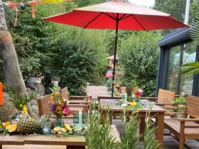 Herrchen & Frauchen mit ihrem Liebling am Ostseestrand - Hundearrangement