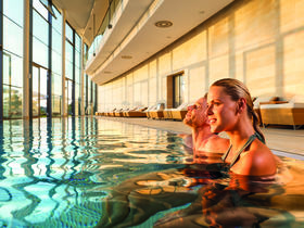 Genussurlaub für alle Sinne in der Therme Laa inkl. Poysecco & 5-Gang Kulinarik