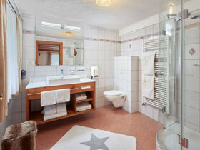 Familien-Auszeit am Badesee – 3 Nächte voller Sommerfreude