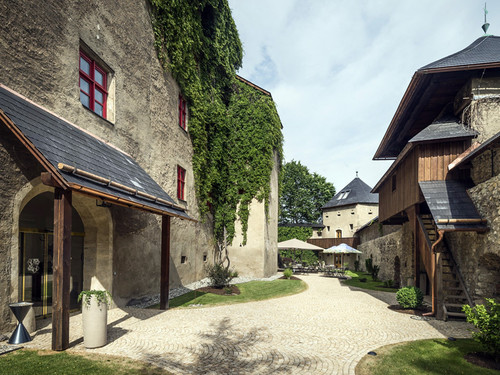TAUROA Schloss Gabelhofen