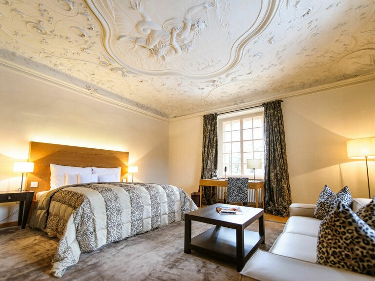 Suite/n A