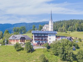 Erntedank im Gasthof Gutmann, 11 Uhr Messe in der Andreas Kirche anschließend Umgang mit Stationen 