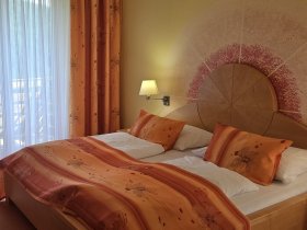 Herbstzeit ist Wander, Spazier und Reitzeit auf 1000 Meter mit herrlicher Aussicht