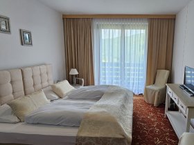 Herbstzeit ist Wander, Spazier und Reitzeit auf 1000 Meter mit herrlicher Aussicht