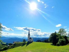 Erntedank im Gasthof Gutmann, 11 Uhr Messe in der Andreas Kirche anschließend Umgang mit Stationen 