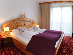 Herbstzeit ist Wander, Spazier und Reitzeit auf 1000 Meter mit herrlicher Aussicht