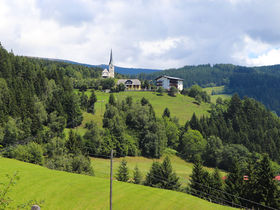 Erntedank im Gasthof Gutmann, 11 Uhr Messe in der Andreas Kirche anschließend Umgang mit Stationen 