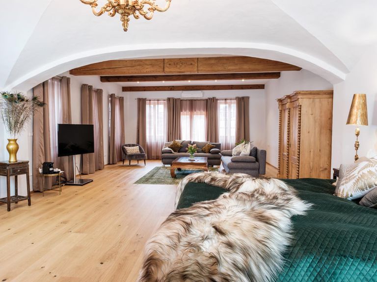 Suite/n A