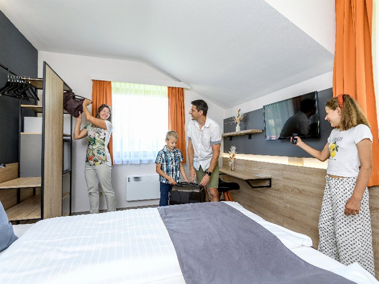 Zwei Doppelzimmer mit Verbindungstür