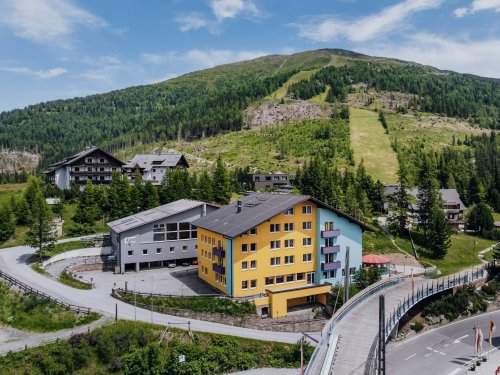 Basekamp Mountain Budget Hotel