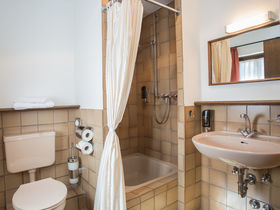 Mit Winterrabatt im Nov. & Dez. | Auszeit in Winterberg im Sauerland mit HP & Schwimmbad