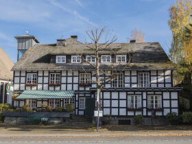 Mit Winterrabatt im Nov. & Dez. | Auszeit in Winterberg im Sauerland mit HP & Schwimmbad