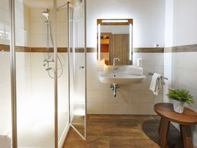 Familienglück im Chaletparadies: 6 Familien Tage am See